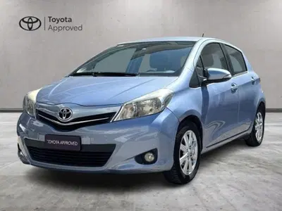 Toyota Yaris 1.0 3 porte Lounge del 2012 usata a Prato