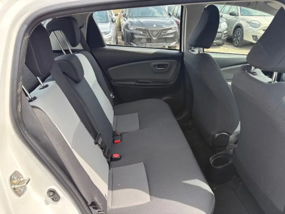 Toyota Yaris usata a Macerata (12)