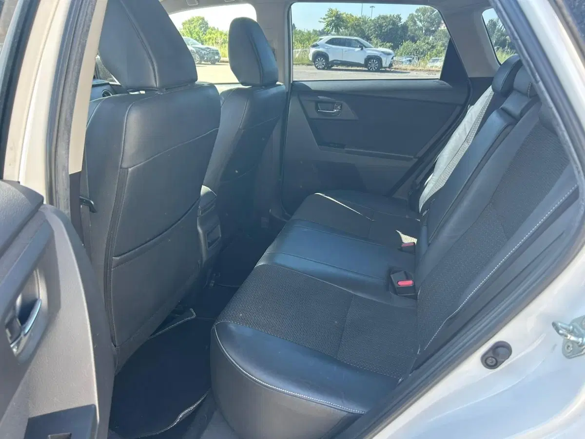 Toyota Auris Station Wagon usata a Piacenza (14)