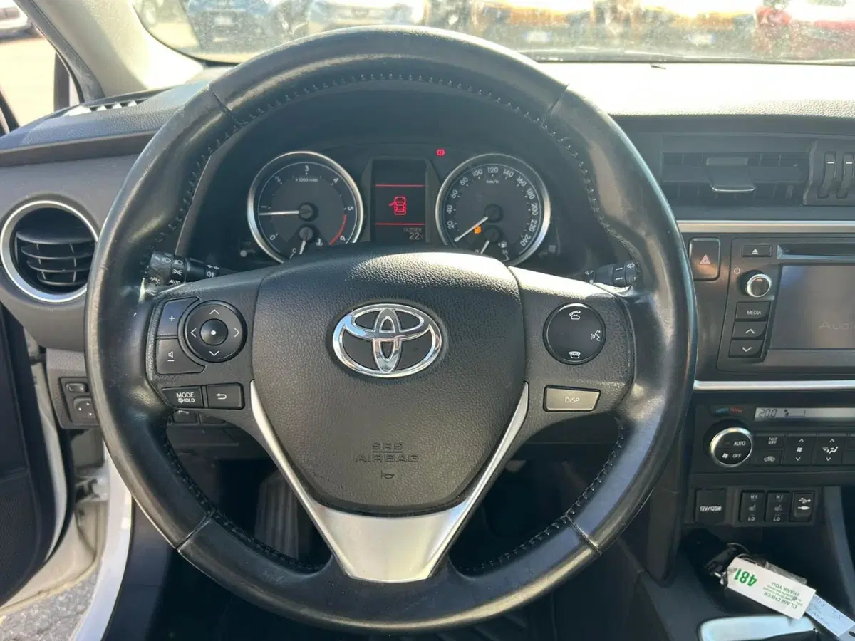 Toyota Auris Station Wagon usata a Piacenza (15)