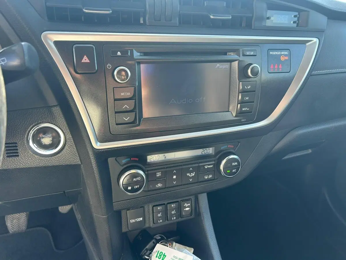 Toyota Auris Station Wagon usata a Piacenza (17)