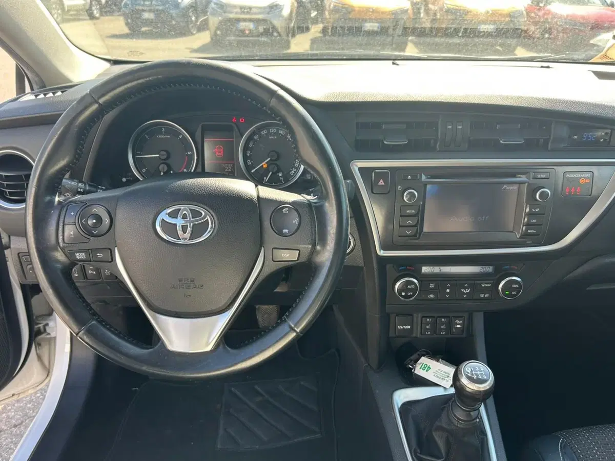 Toyota Auris Station Wagon usata a Piacenza (18)