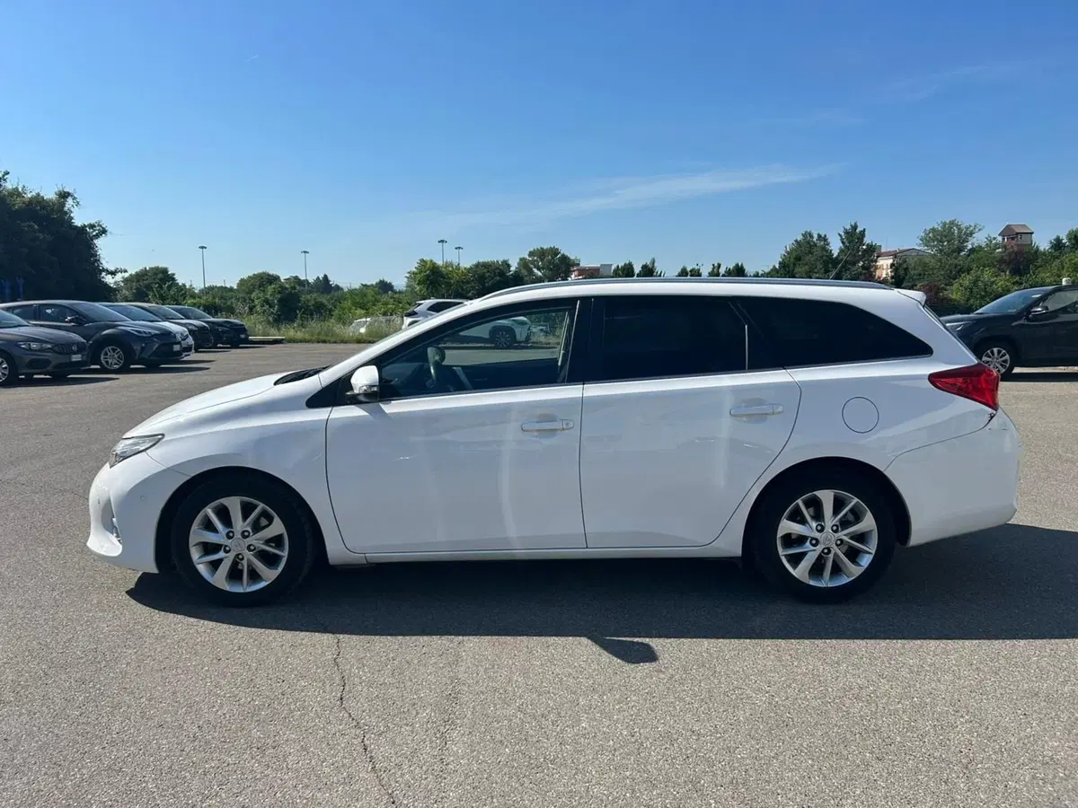 Toyota Auris Station Wagon usata a Piacenza (4)