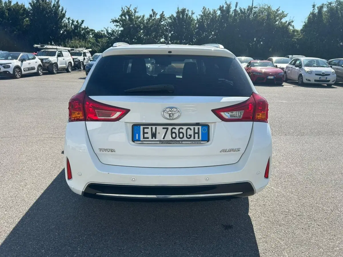Toyota Auris Station Wagon usata a Piacenza (5)