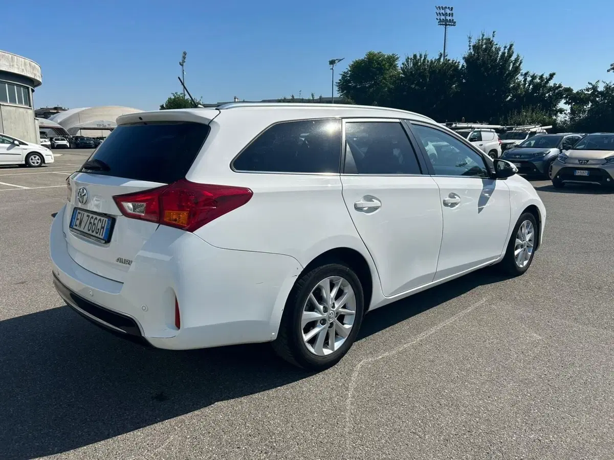Toyota Auris Station Wagon usata a Piacenza (6)