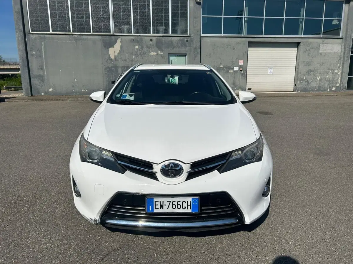 Toyota Auris Station Wagon usata a Piacenza (9)