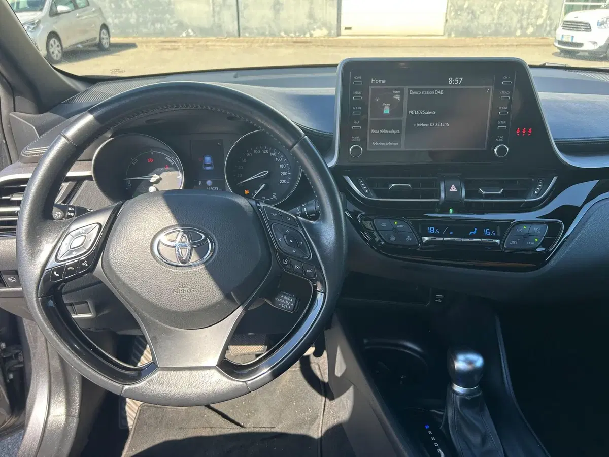 Toyota Toyota C-HR usata a Piacenza (12)