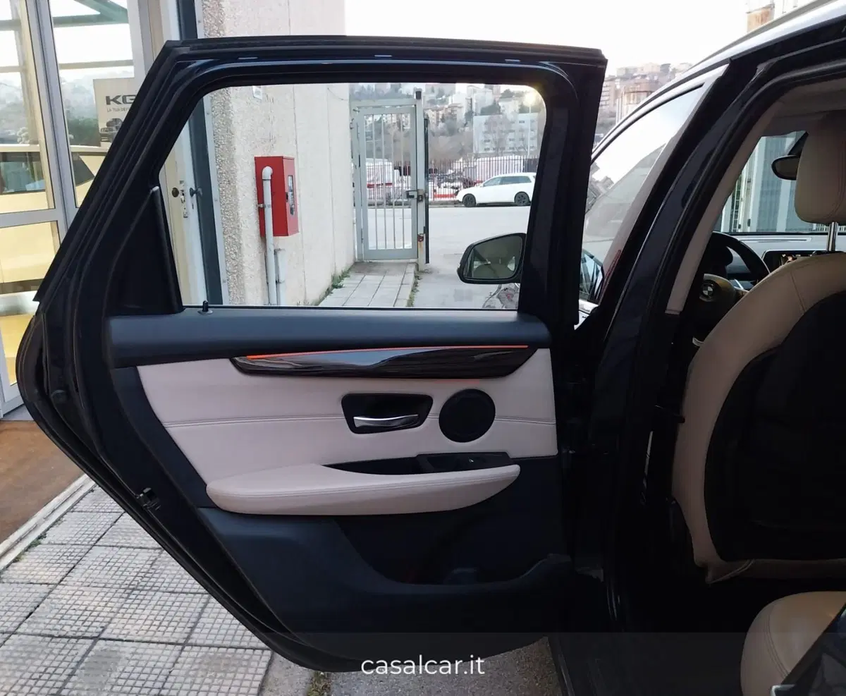 BMW Serie 2 Active Tourer usata a Salerno (16)