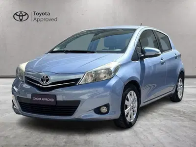 Toyota Yaris 1.0 3 porte Lounge del 2012 usata a Prato