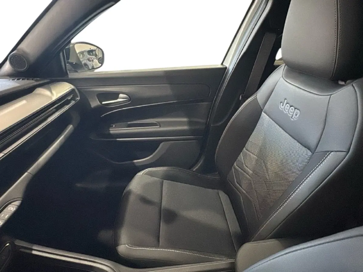 Jeep Avenger nuova a Agrigento (17)