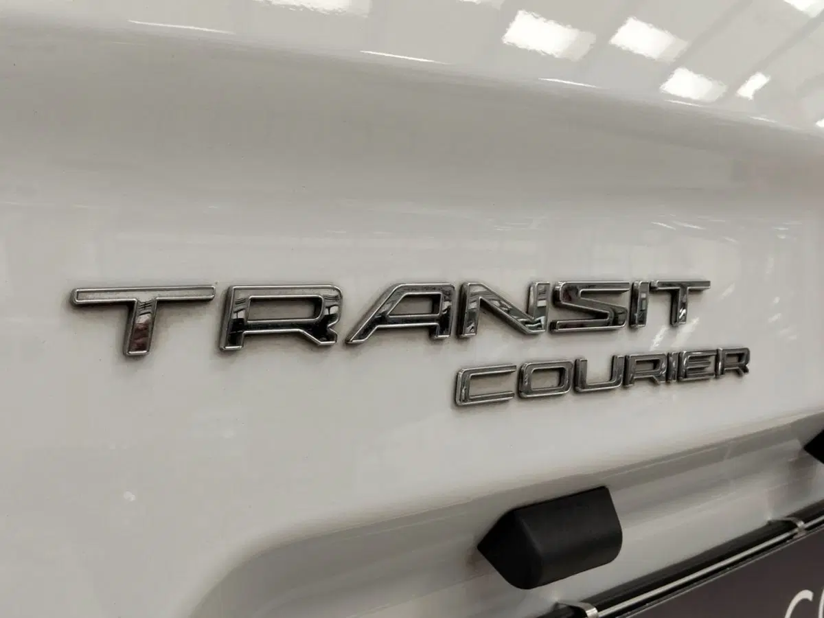 Ford Transit Courier usata a Roma (14)