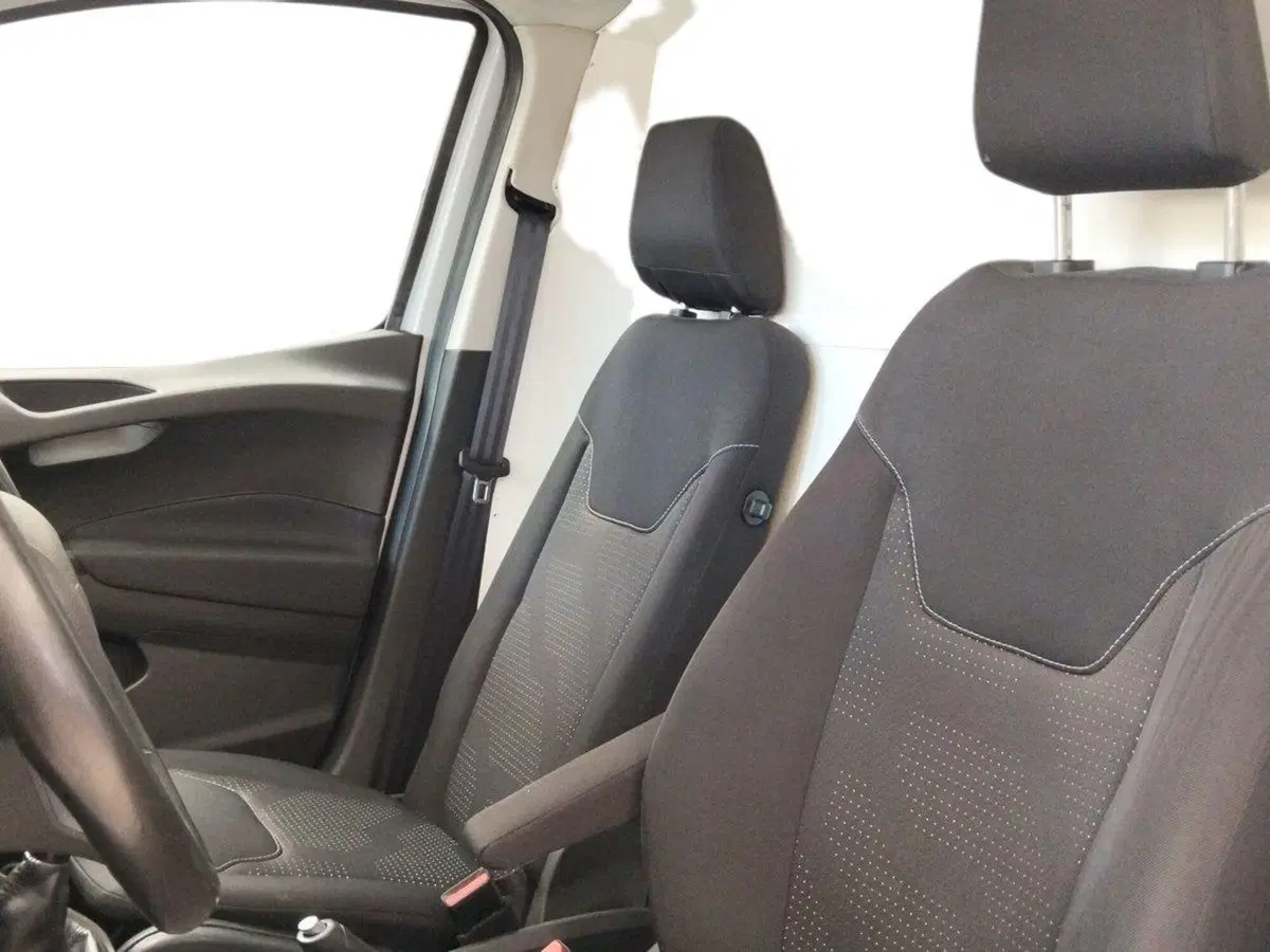Ford Transit Courier usata a Roma (9)