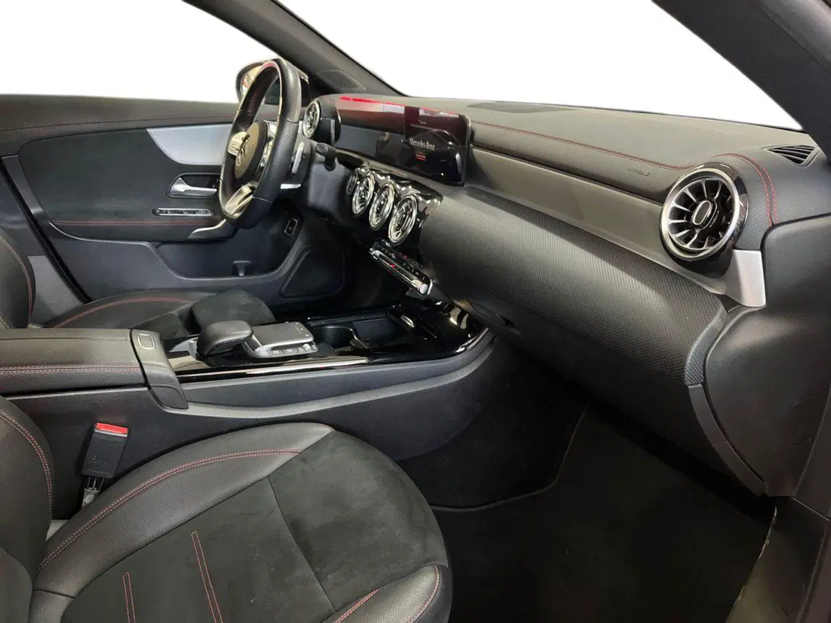Mercedes-Benz CLA Shooting Brake usata a Bari (9)