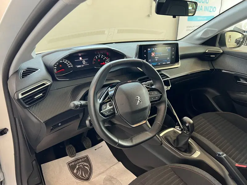 Peugeot 208 usata a Bari (12)