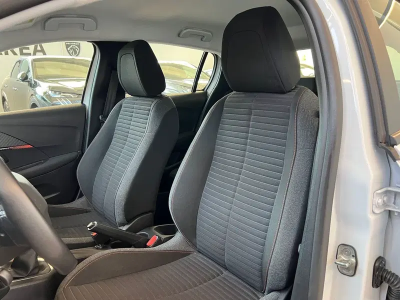 Peugeot 208 usata a Bari (13)