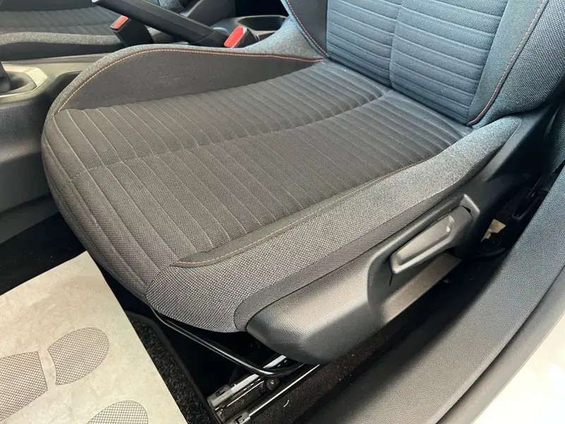 Peugeot 208 usata a Bari (14)