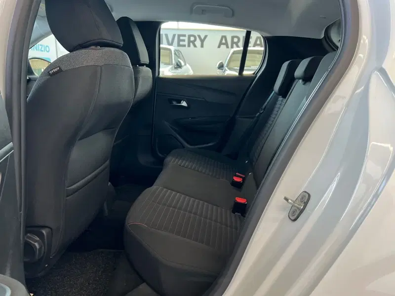 Peugeot 208 usata a Bari (15)