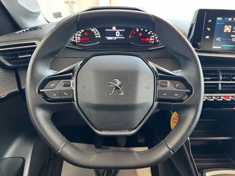 Peugeot 208 usata a Bari (18)