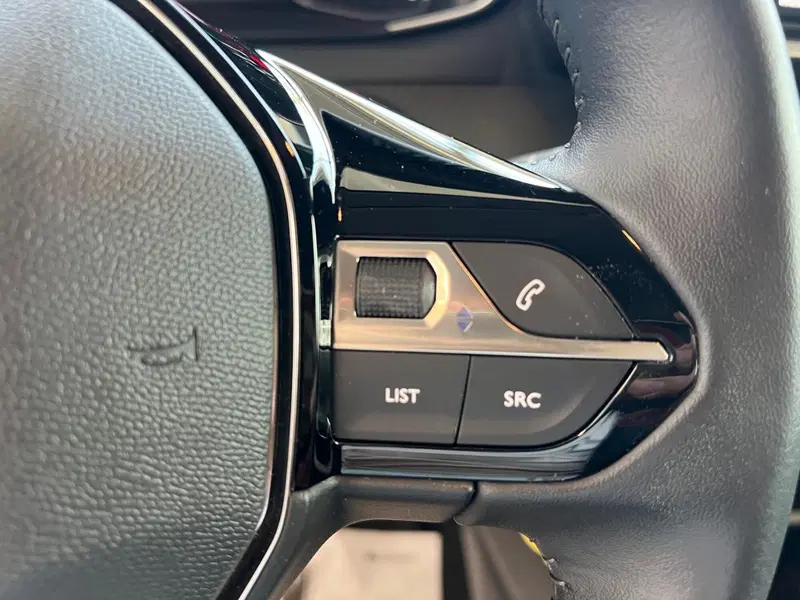 Peugeot 208 usata a Bari (20)