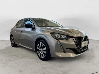 Peugeot 208 PureTech 75 Stop&amp;Start 5 porte Active Pack del 2023 usata a Monopoli