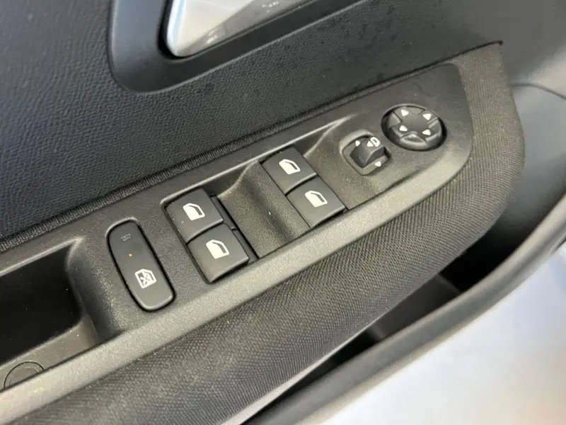 Peugeot 208 usata a Bari (11)