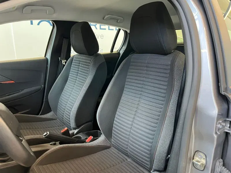 Peugeot 208 usata a Bari (13)