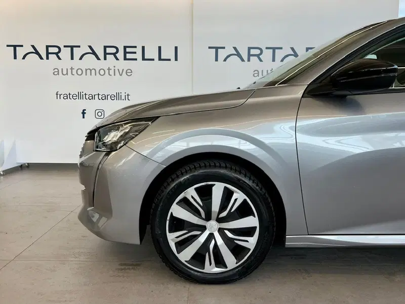 Peugeot 208 usata a Bari (4)