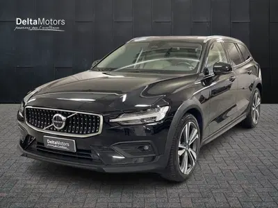Volvo V60 Cross Country 2.0 b4 Ultimate awd auto del 2024 usata a Montecosaro
