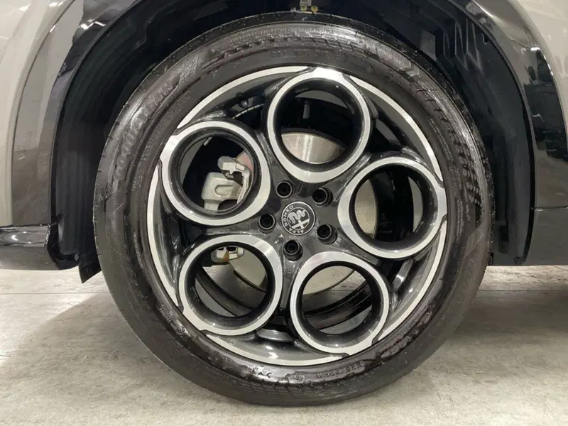 Alfa Romeo Tonale usata a Ancona (8)
