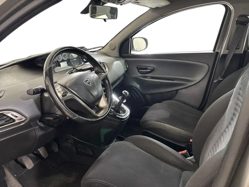Lancia Ypsilon usata a Torino (11)