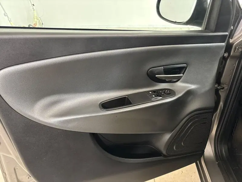 Lancia Ypsilon usata a Torino (12)