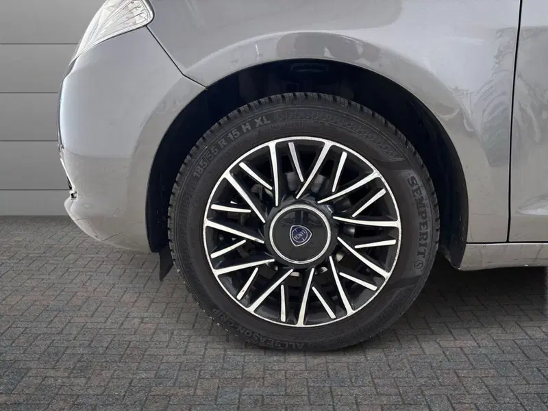 Lancia Ypsilon usata a Torino (7)