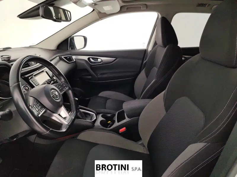Nissan Qashqai usata a Massa-Carrara (7)