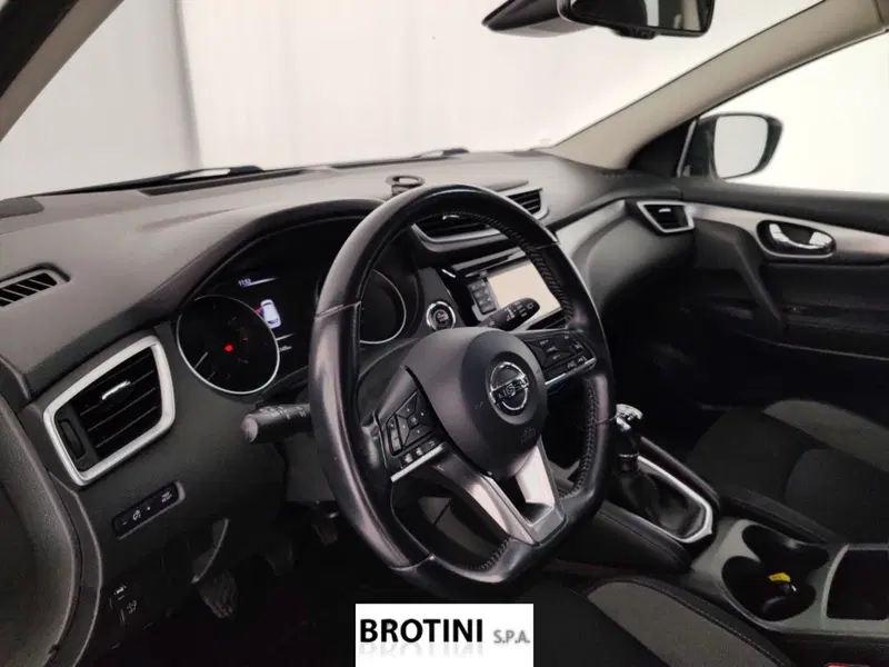 Nissan Qashqai usata a Massa-Carrara (8)