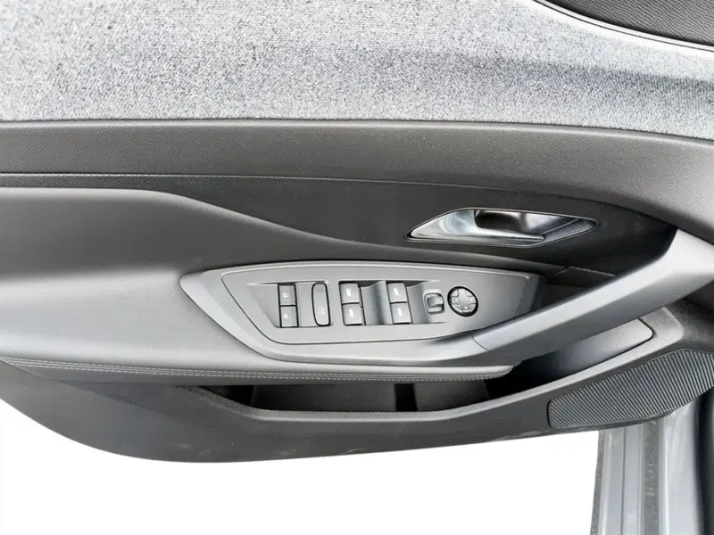 Peugeot 308 SW nuova a Varese (7)