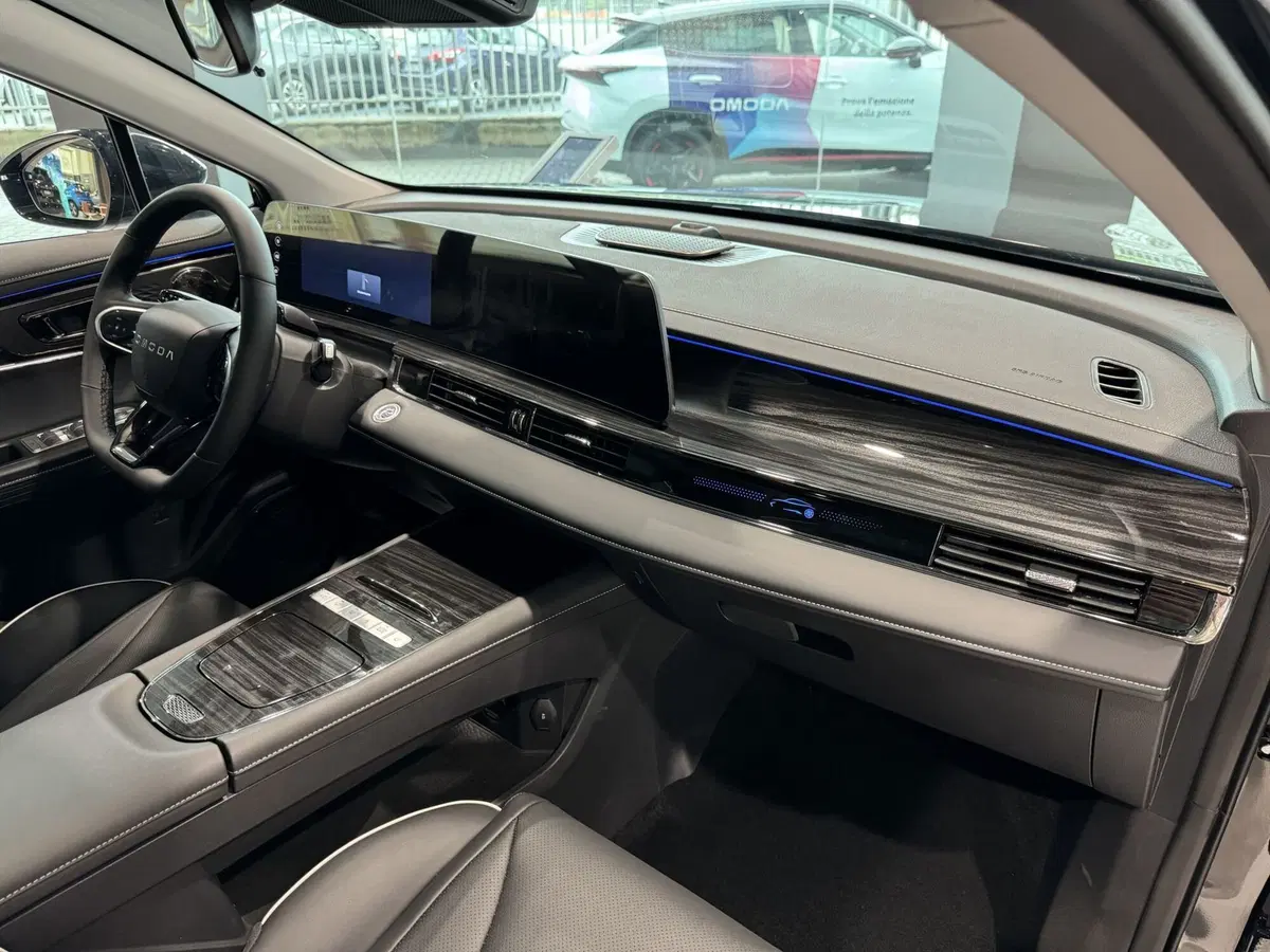 Omoda Omoda 5 EV nuova a Milano (11)