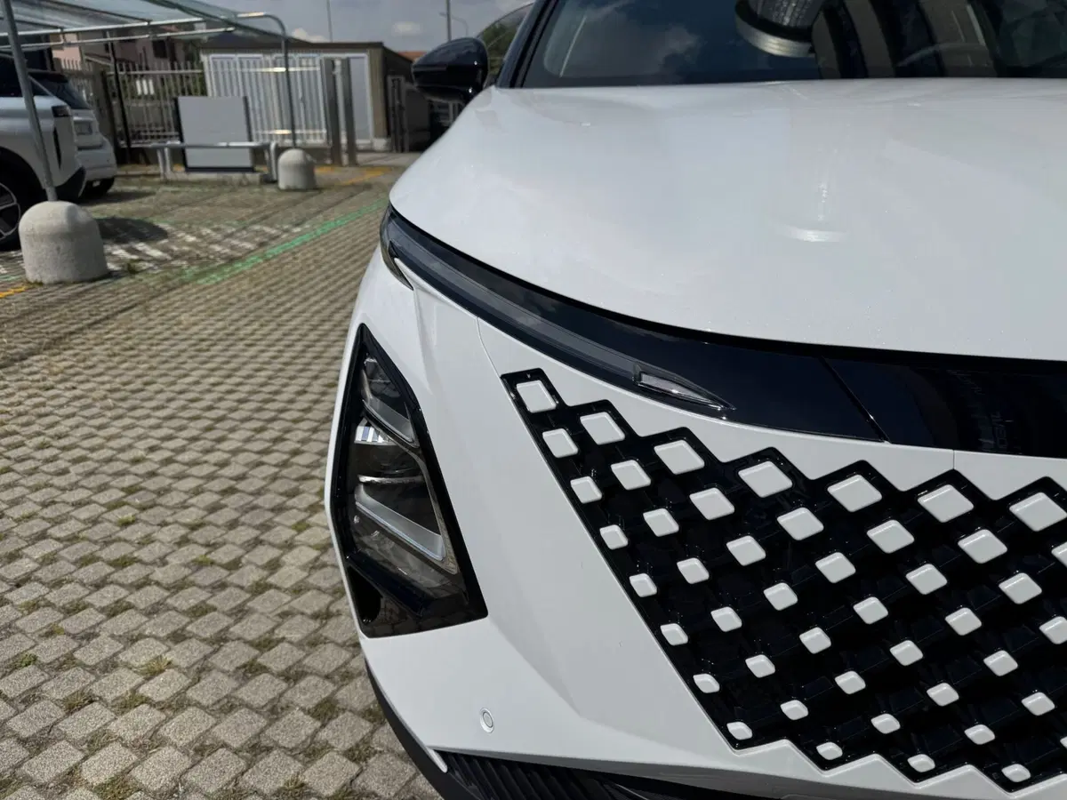 Omoda Omoda 5 EV nuova a Milano (14)