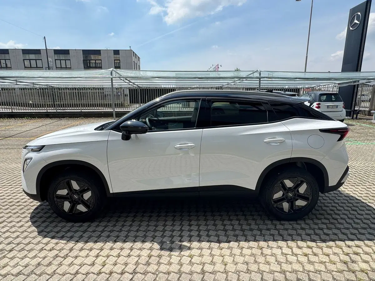 Omoda Omoda 5 EV nuova a Milano (3)