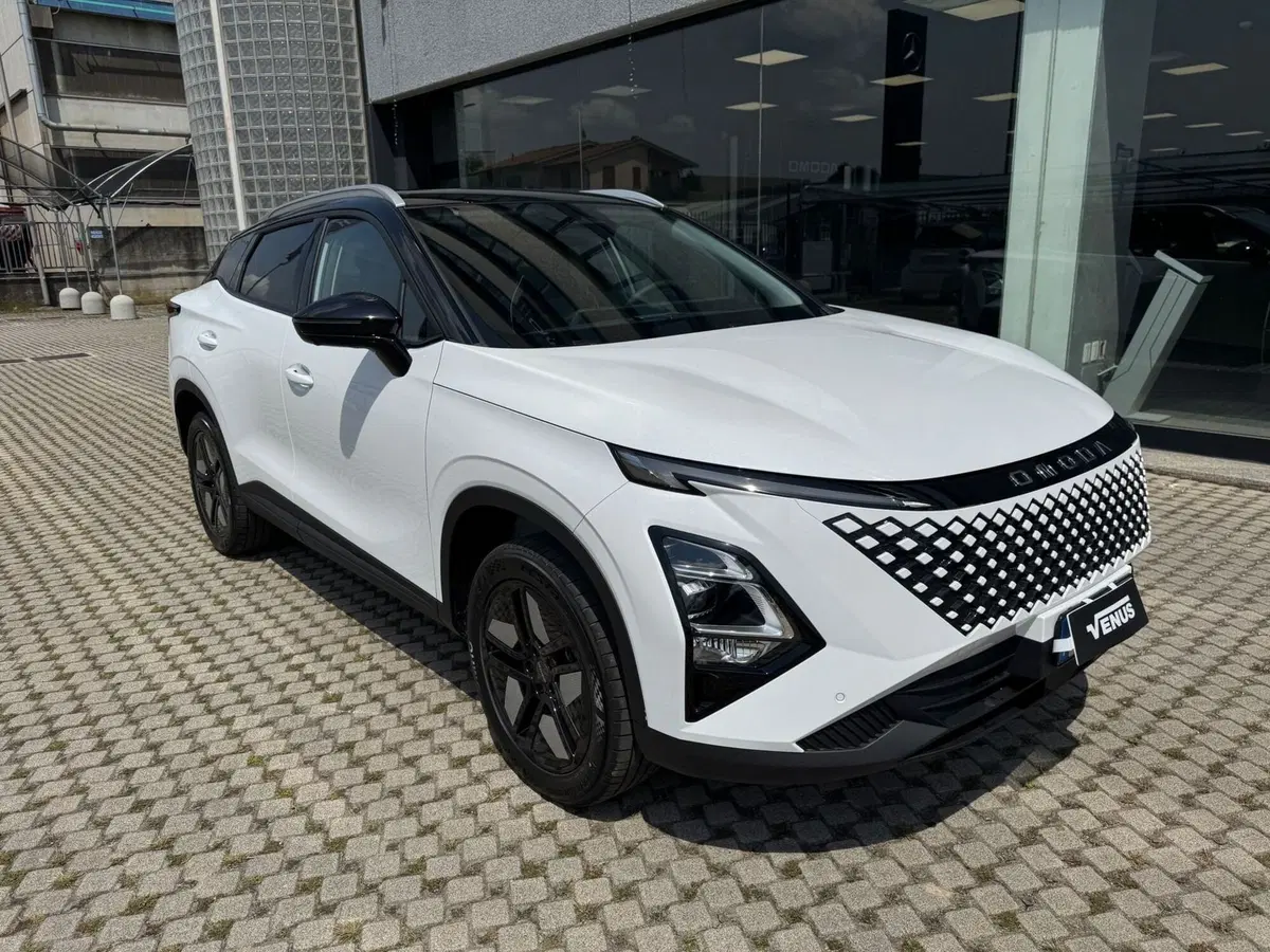 Omoda Omoda 5 EV nuova a Milano (13)