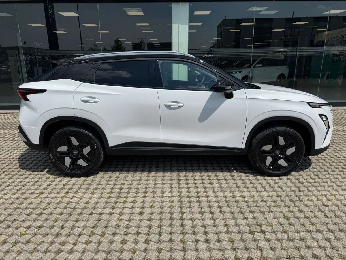 Omoda Omoda 5 EV nuova a Milano (7)