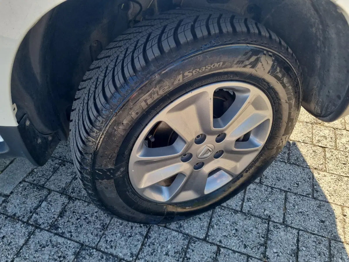 Dacia Duster usata a Lucca (17)