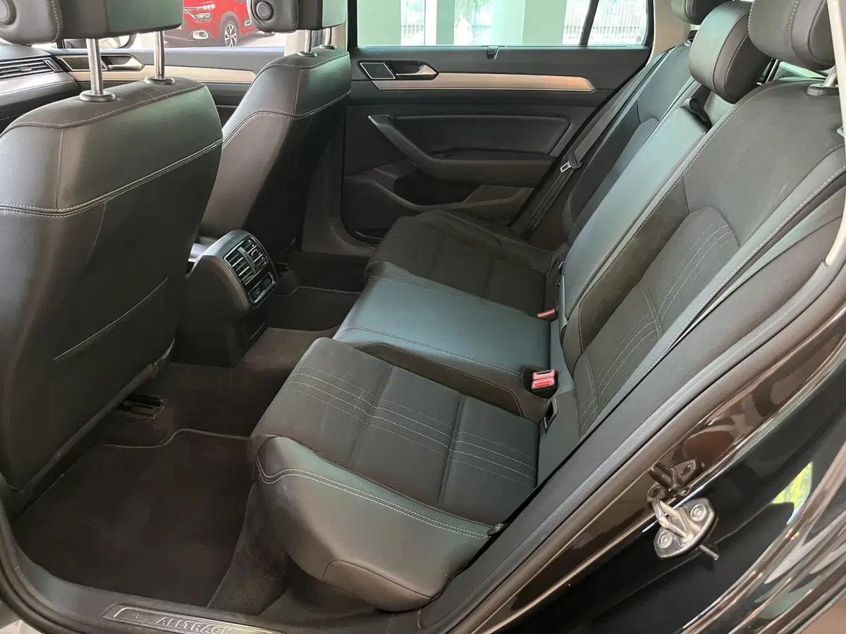 Volkswagen Passat Variant usata a Rimini (13)
