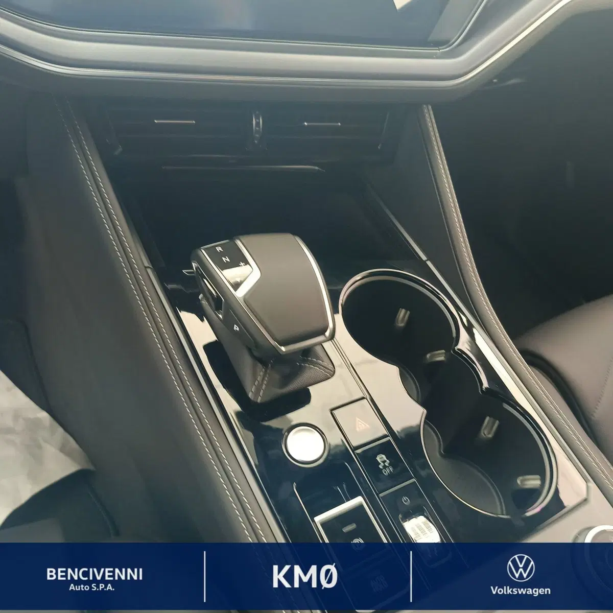 Volkswagen Touareg nuova a Catanzaro (9)