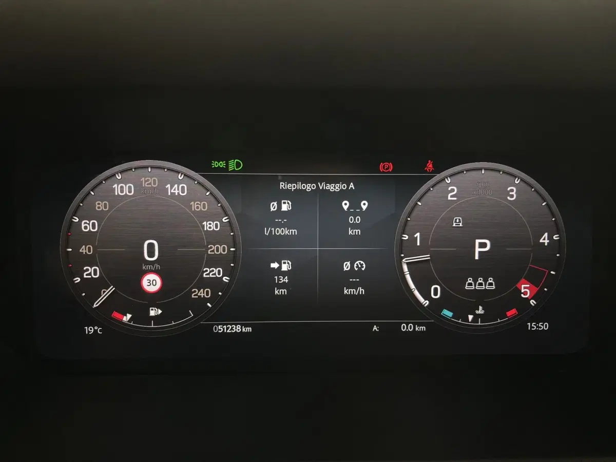 Land Rover Defender usata a Milano (10)