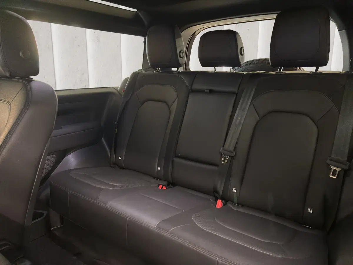 Land Rover Defender usata a Milano (5)