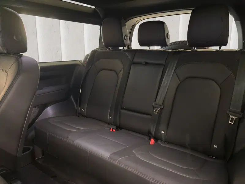 Land Rover Defender usata a Milano (5)