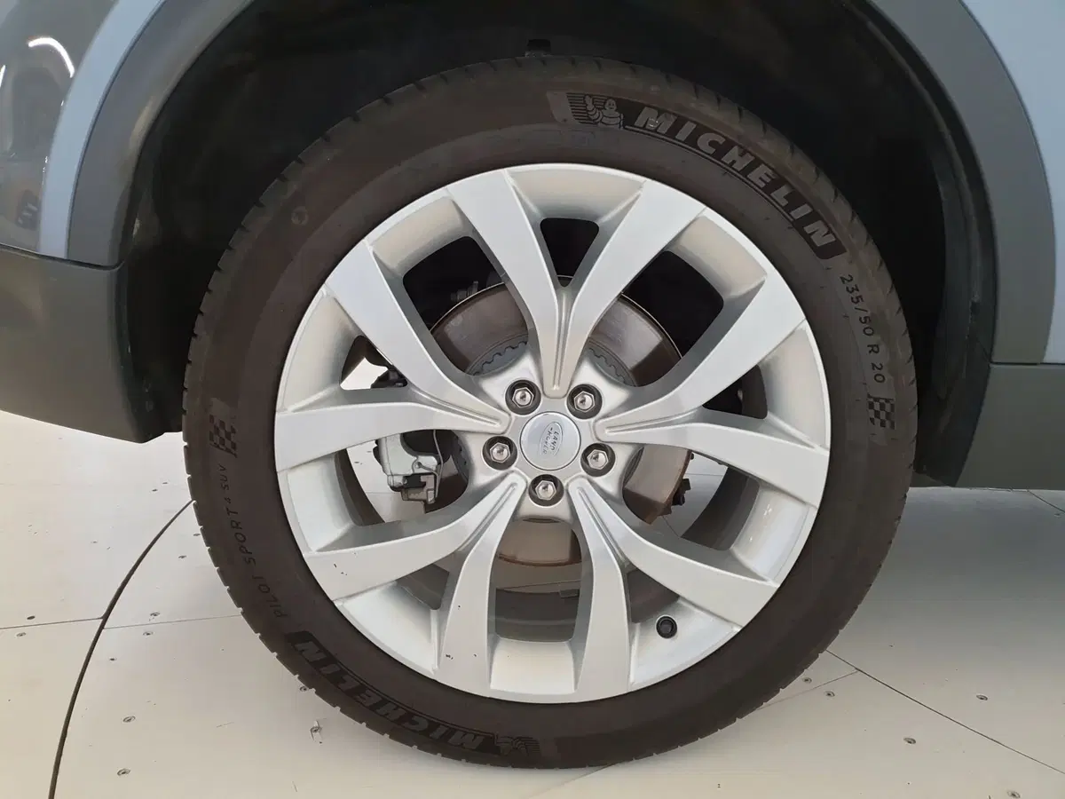 Land Rover Discovery Sport usata a Monza e Brianza (9)