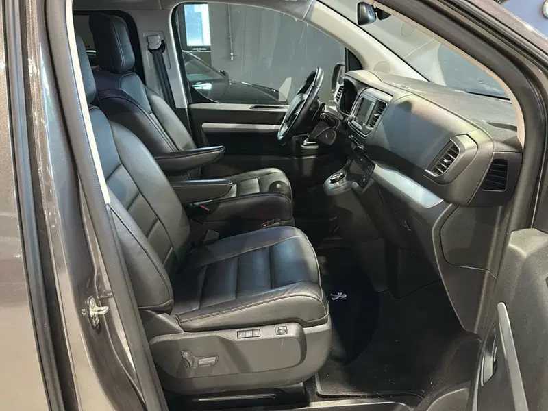 Peugeot Traveller usata a Vicenza (14)