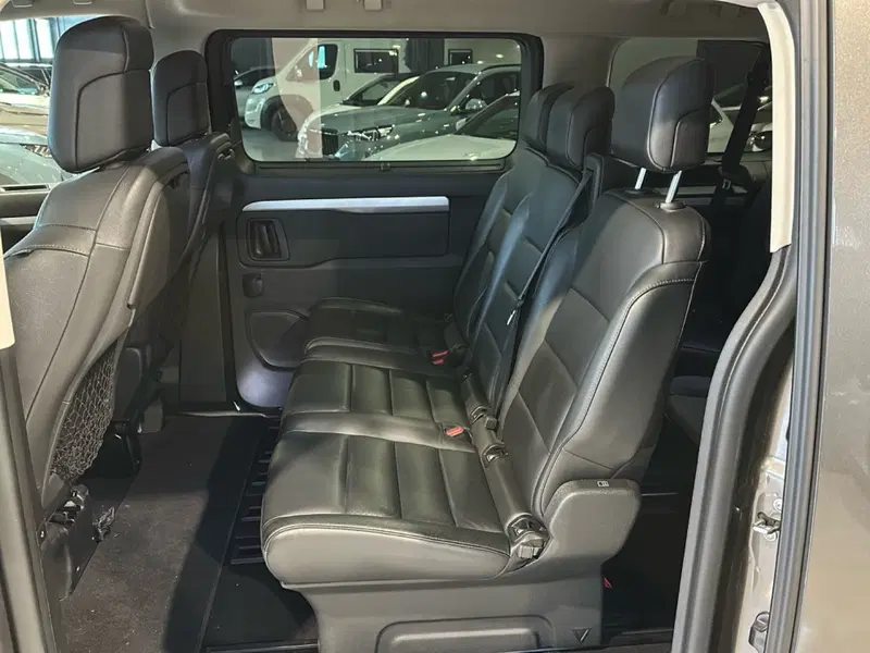 Peugeot Traveller usata a Vicenza (17)