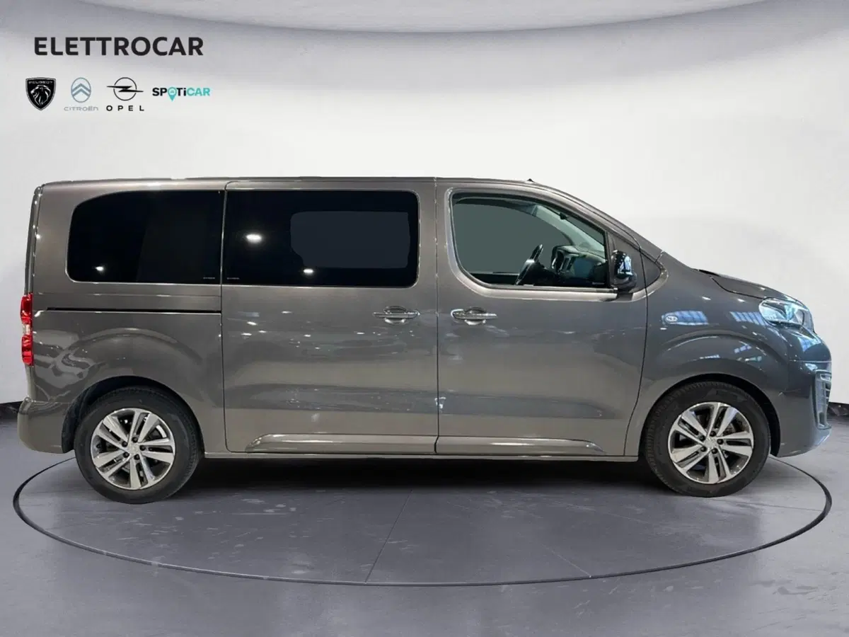 Peugeot Traveller usata a Vicenza (7)